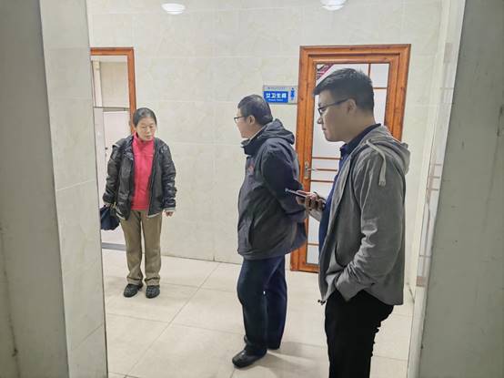 说明: D:\001建管处\2025\2025评估\10.20号刘处现场查看第二实验楼维修任务.jpg