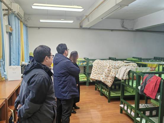 说明: D:\001建管处\2025\2025评估\10.24号勾处、刘处现场查看幼儿园防水维修.jpg